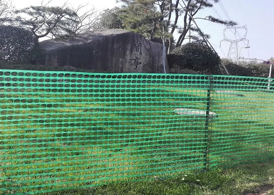 Chráňte svoje kurčatá pomocou plastovej sieťoviny na hydinu