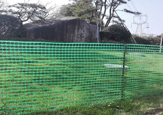 Čo potrebujete vedieť pred inštaláciou oranžového bezpečnostného plotu